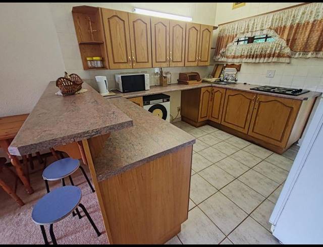 2 BEDROOM APARTMENT FOR SALE IN RENNIES BEACH